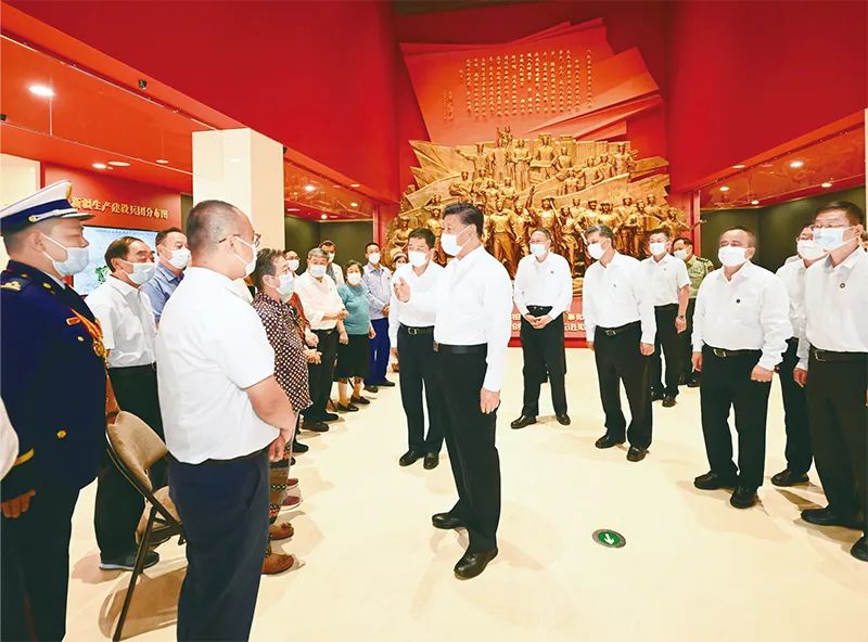 [封面图片][高层声音]《求是》杂志发表习近平总书记重要文章《坚持和发展中国特色社会主义要一以贯之》.jpg